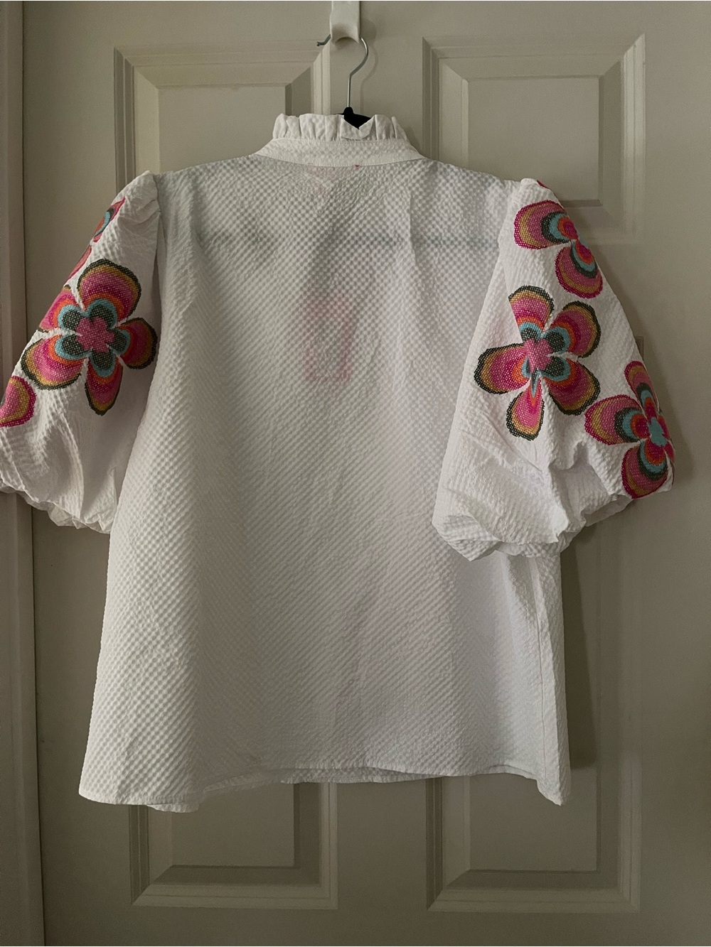 NWT THML White textured Multi Embroidered Split Frill Neck Balloon Sleeve Top L - Picture 5 of 6